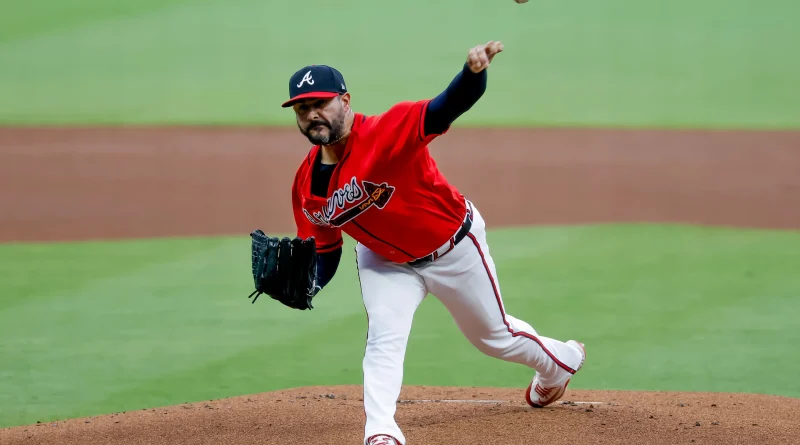 Martín Pérez frena a los Cerveceros en victoria clave para los Bravos