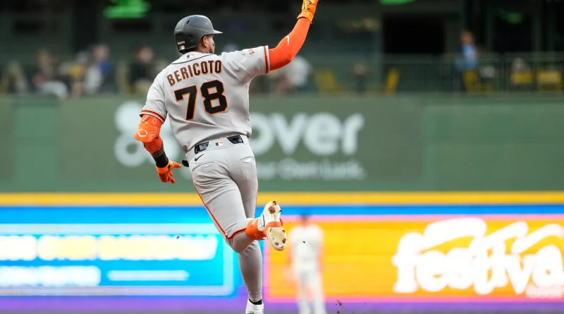 Víctor Bericoto con su primer jonrón en la MLB le da el triunfo a los Gigantes