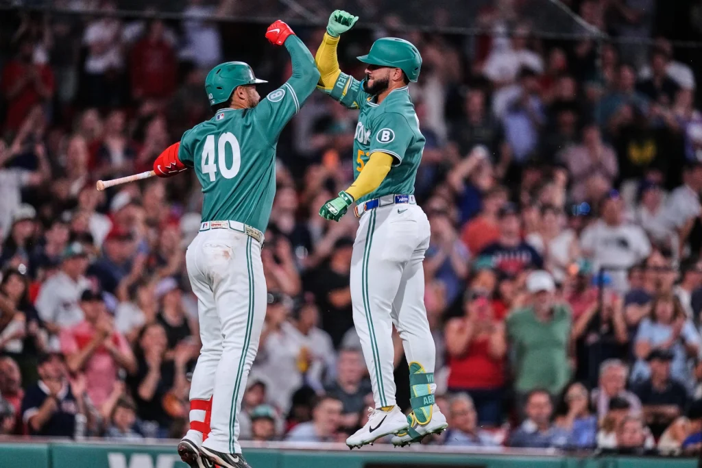 Wilyer Abreu y Willson Contreras comandan paliza de Boston ante Texas