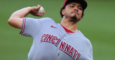 Chase Burns sella acuerdo histórico con los Rojos de Cincinnati