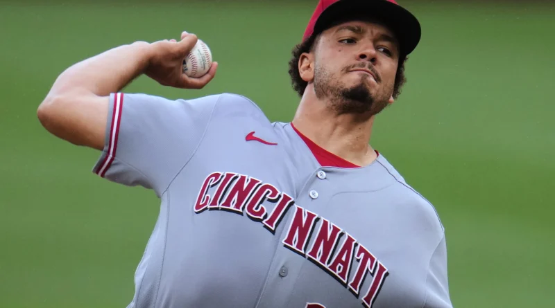 Chase Burns sella acuerdo histórico con los Rojos de Cincinnati