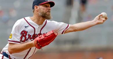 Chris Sale con 11 ponches comanda triunfo de Bravos sobre Padres