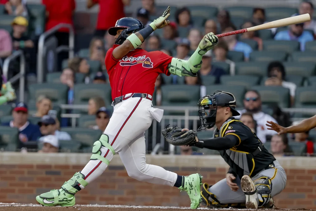 Ronald Acuña Jr. enciende la victoria de los Bravos con jonrón