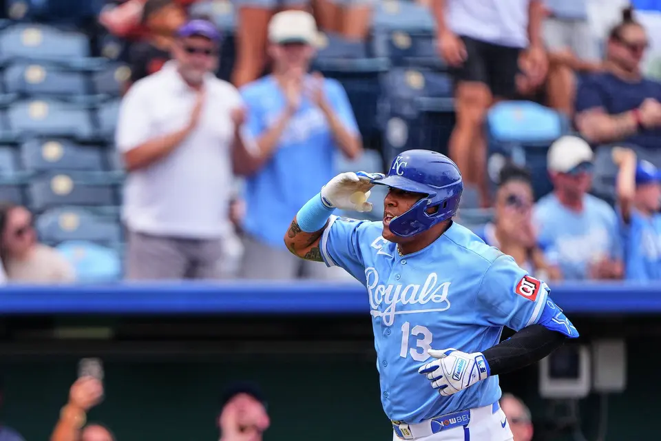 Salvador Pérez llega a 317 jonrones, igualando a George Brett