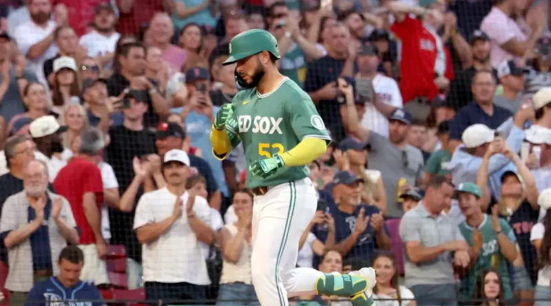 Con el poder venezolano los Medias Rojas barren a los Rays y llegan a .500