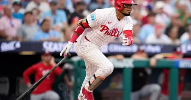 Luis Arráez cautiva en su debut con los Filis, Luzardo lanza 8 ceros
