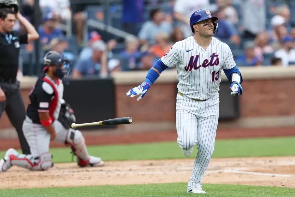 Luis Torrens a puro poder conecta jonrón y guía la barrida de los Mets