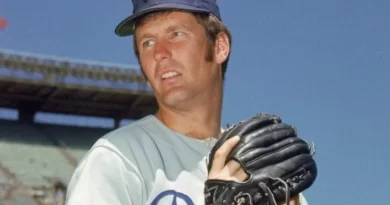 Fallece el histórico lanzador Tommy John a los 83 años