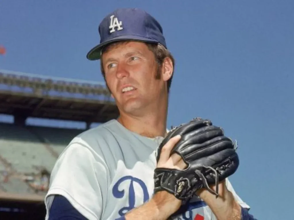 Fallece el histórico lanzador Tommy John a los 83 años