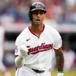 Brayan Rocchio pega dos jonrones en remontada de los Guardianes