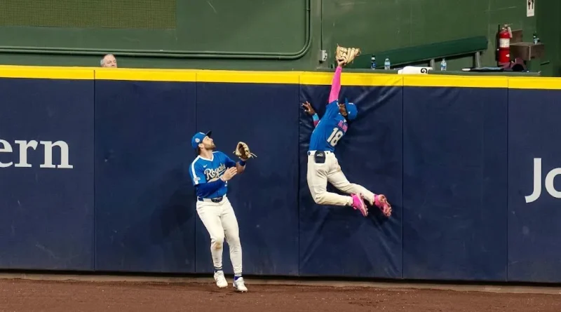Luis Lara firma la Jugada de la Semana en la MLB