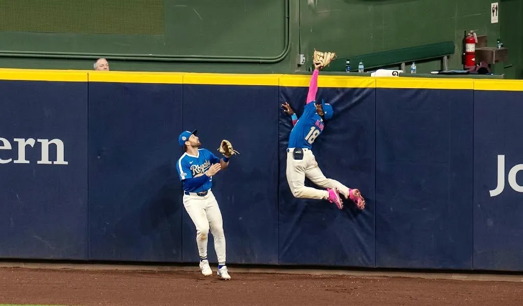 Luis Lara firma la Jugada de la Semana en la MLB