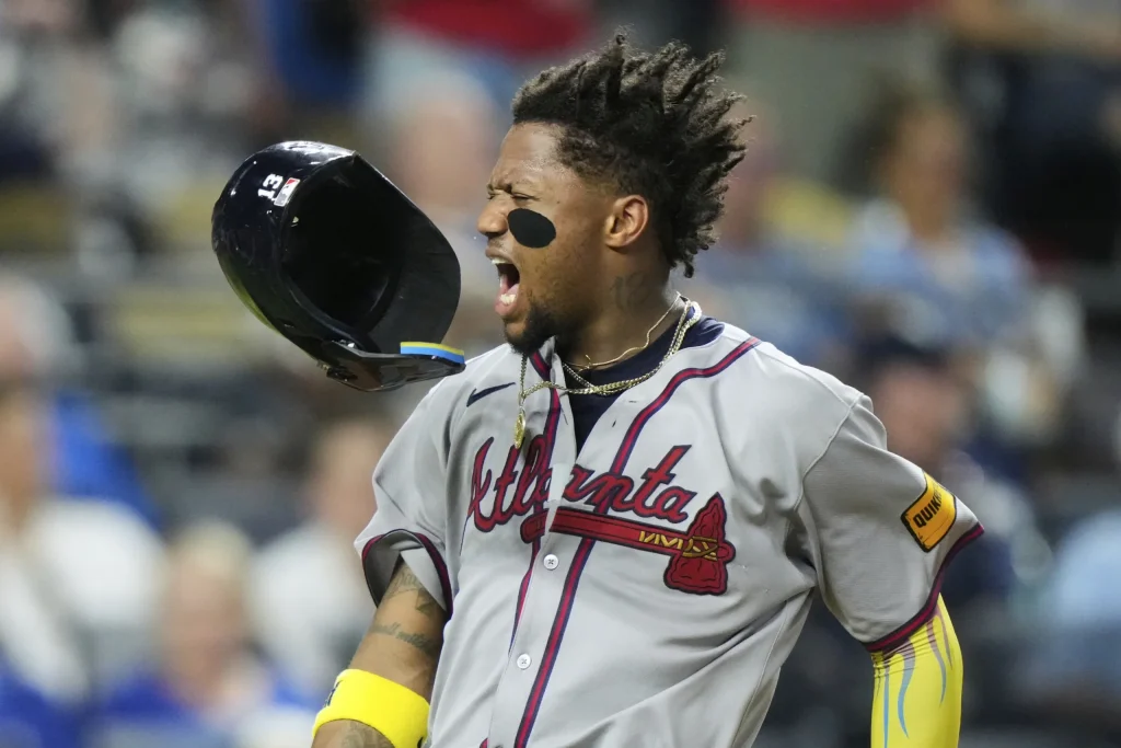 Acuña Jr. y los Bravos miden fuerzas ante los Filis en la Serie del Comodín 
