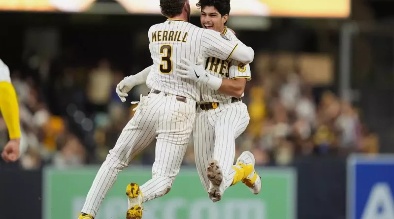Ethan Salas rompe récord al debutar en playoffs con los Padres