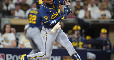 Jackson Chourio lidera a los Brewers a la Serie de Campeonato