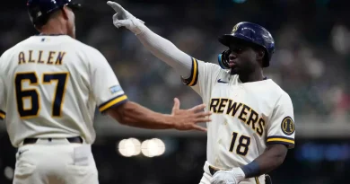 Luis Lara el héroe de Milwaukee, pega batazo para el triunfo