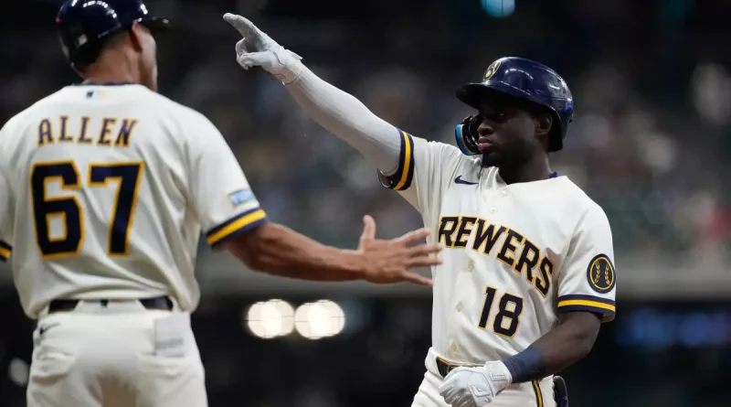 Luis Lara el héroe de Milwaukee, pega batazo para el triunfo